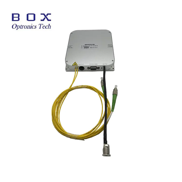¿Cómo mejora un amplificador de fibra dopada con erbio el rendimiento de la comunicación óptica?